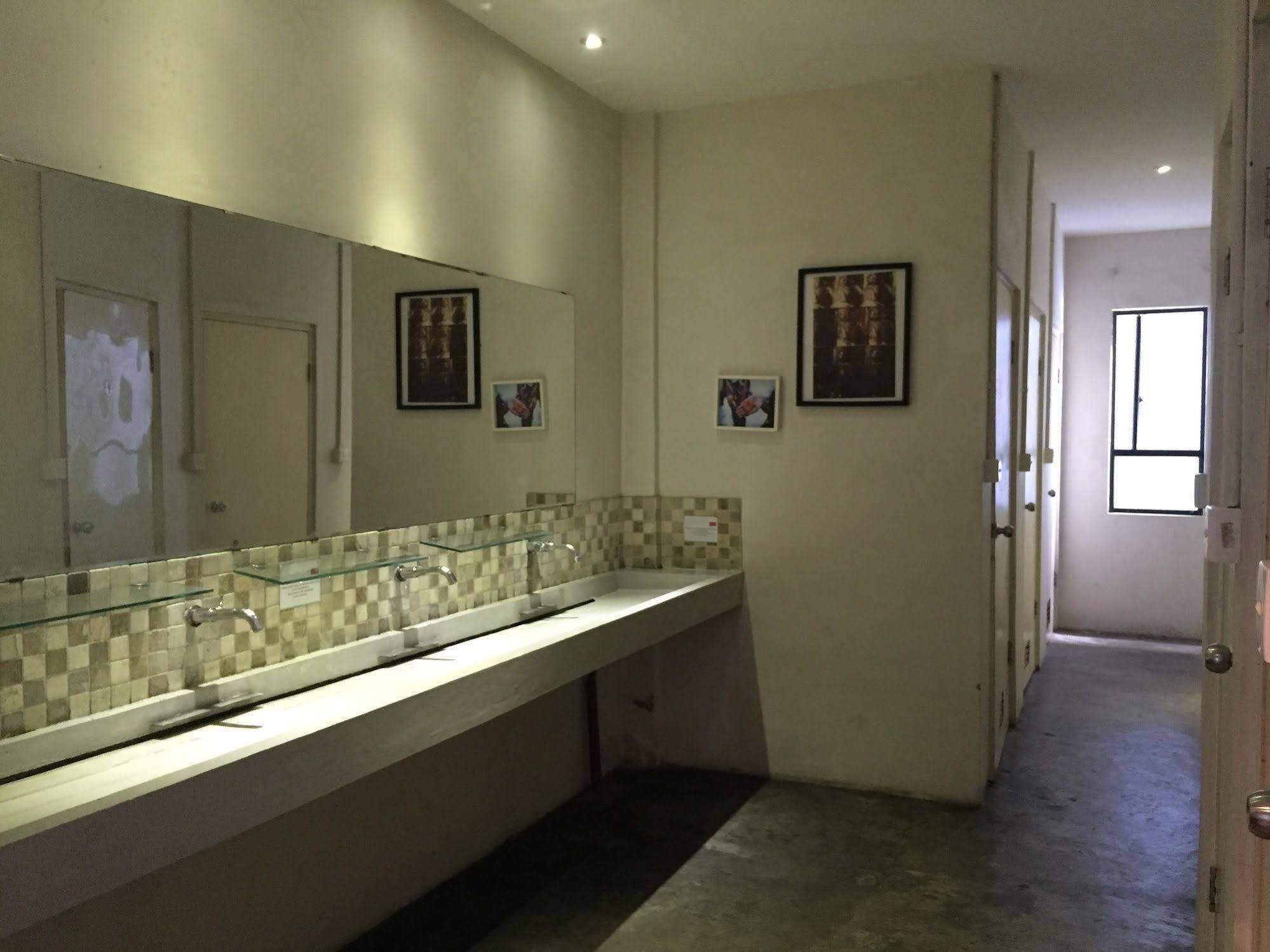 Kayun Hostel Legian Buitenkant foto