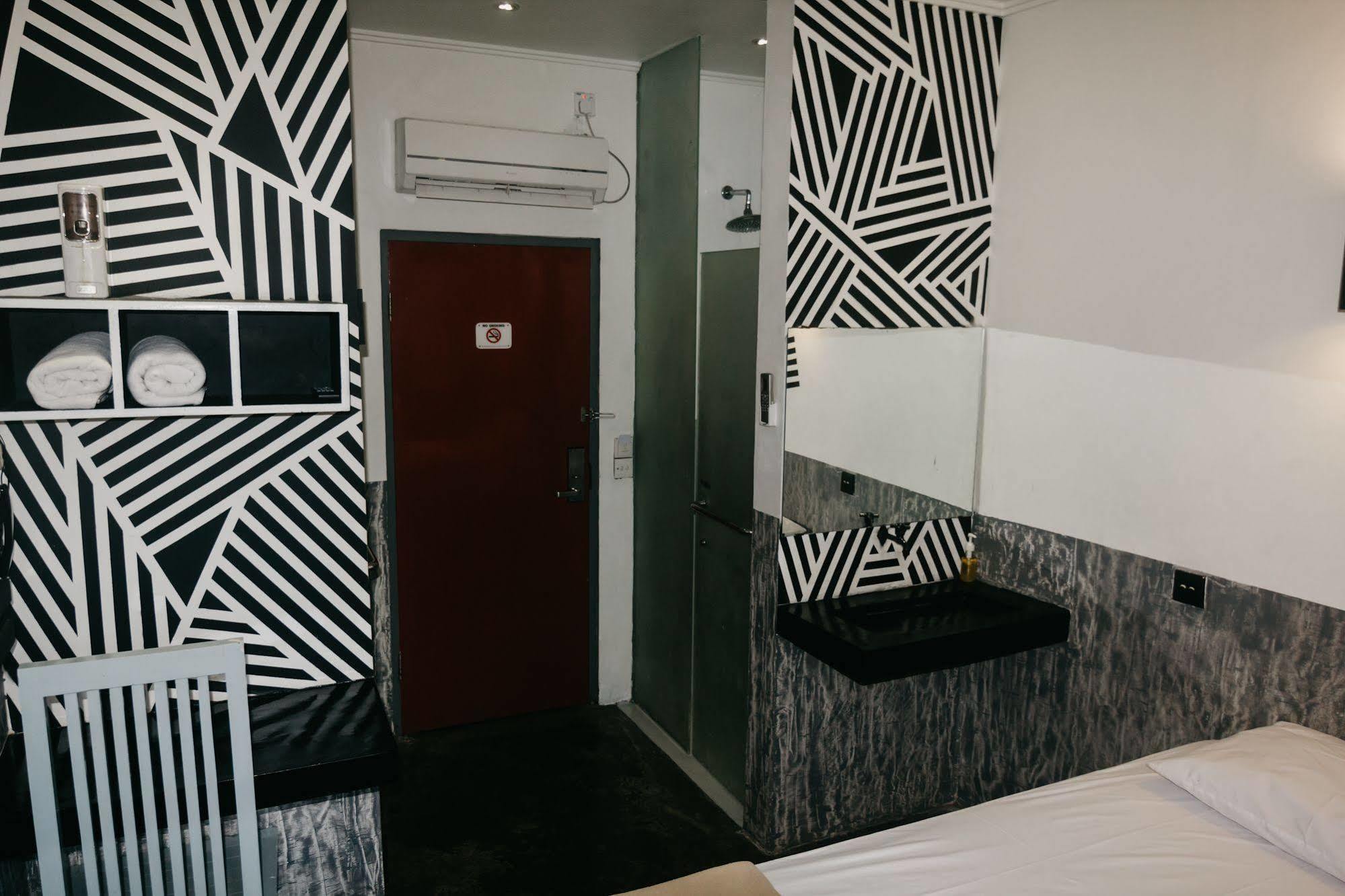Kayun Hostel Legian Buitenkant foto