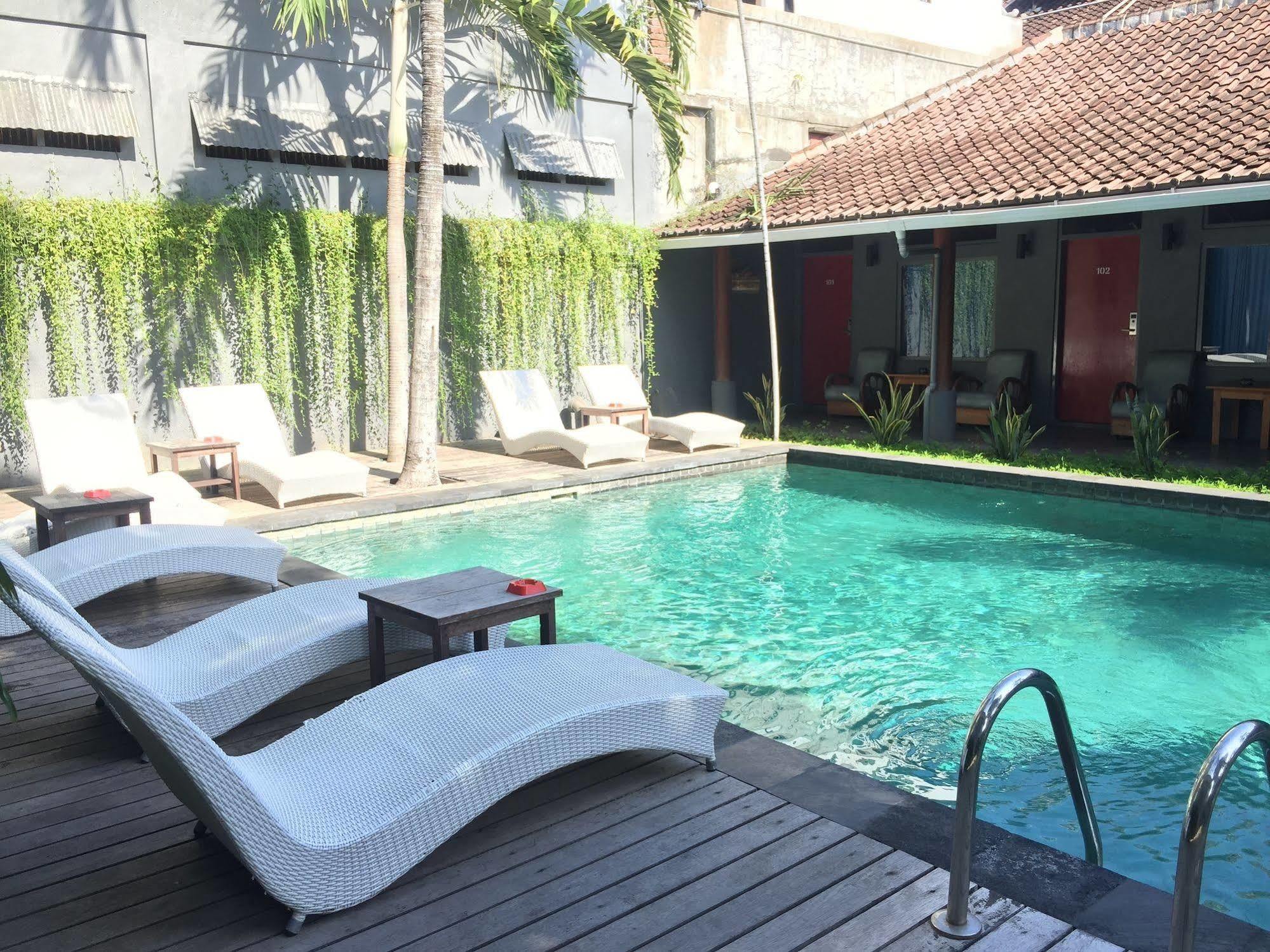 Kayun Hostel Legian Buitenkant foto