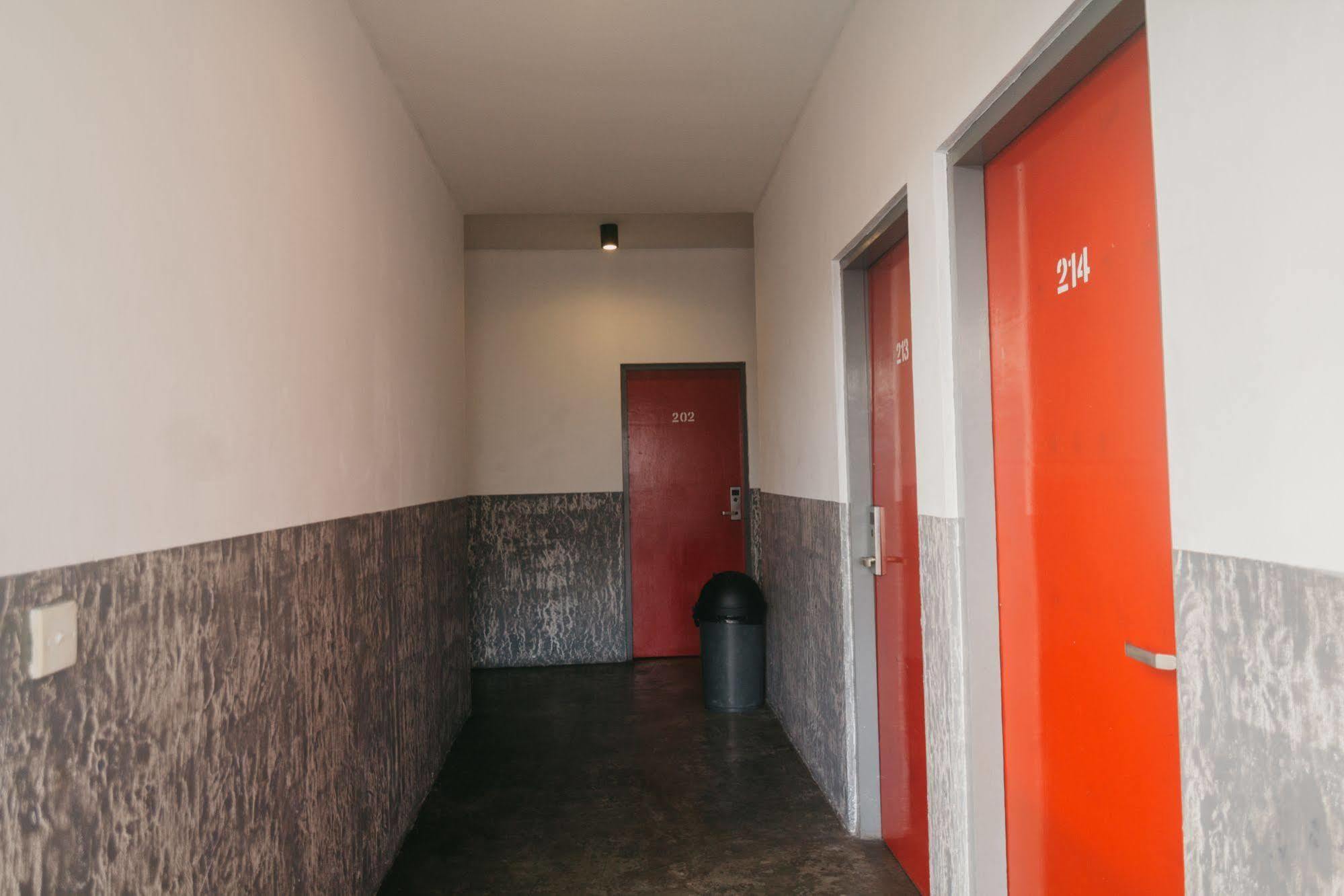 Kayun Hostel Legian Buitenkant foto