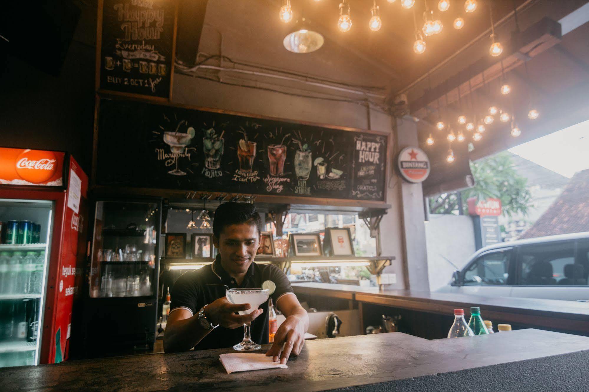 Kayun Hostel Legian Buitenkant foto