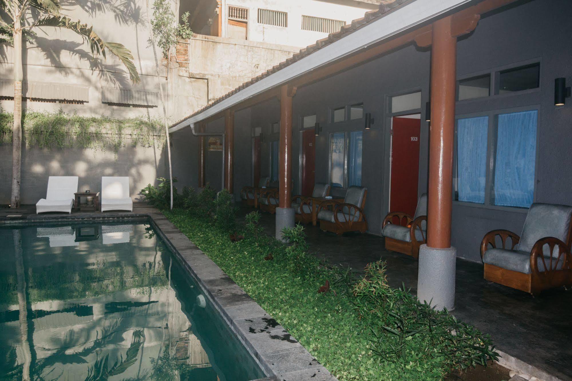 Kayun Hostel Legian Buitenkant foto